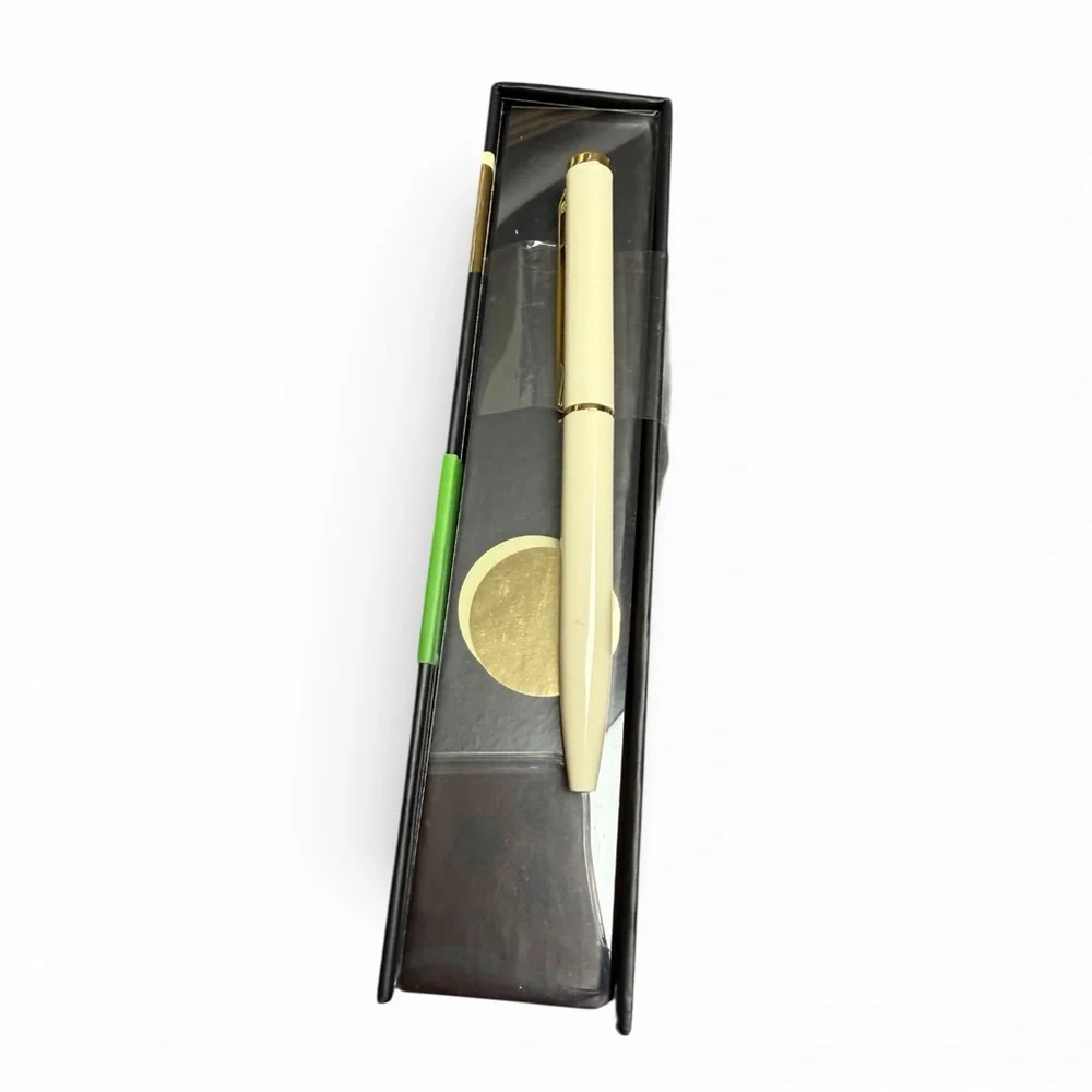 Kate Spade New York Scatter Dot loose note holder that includes a matching pen